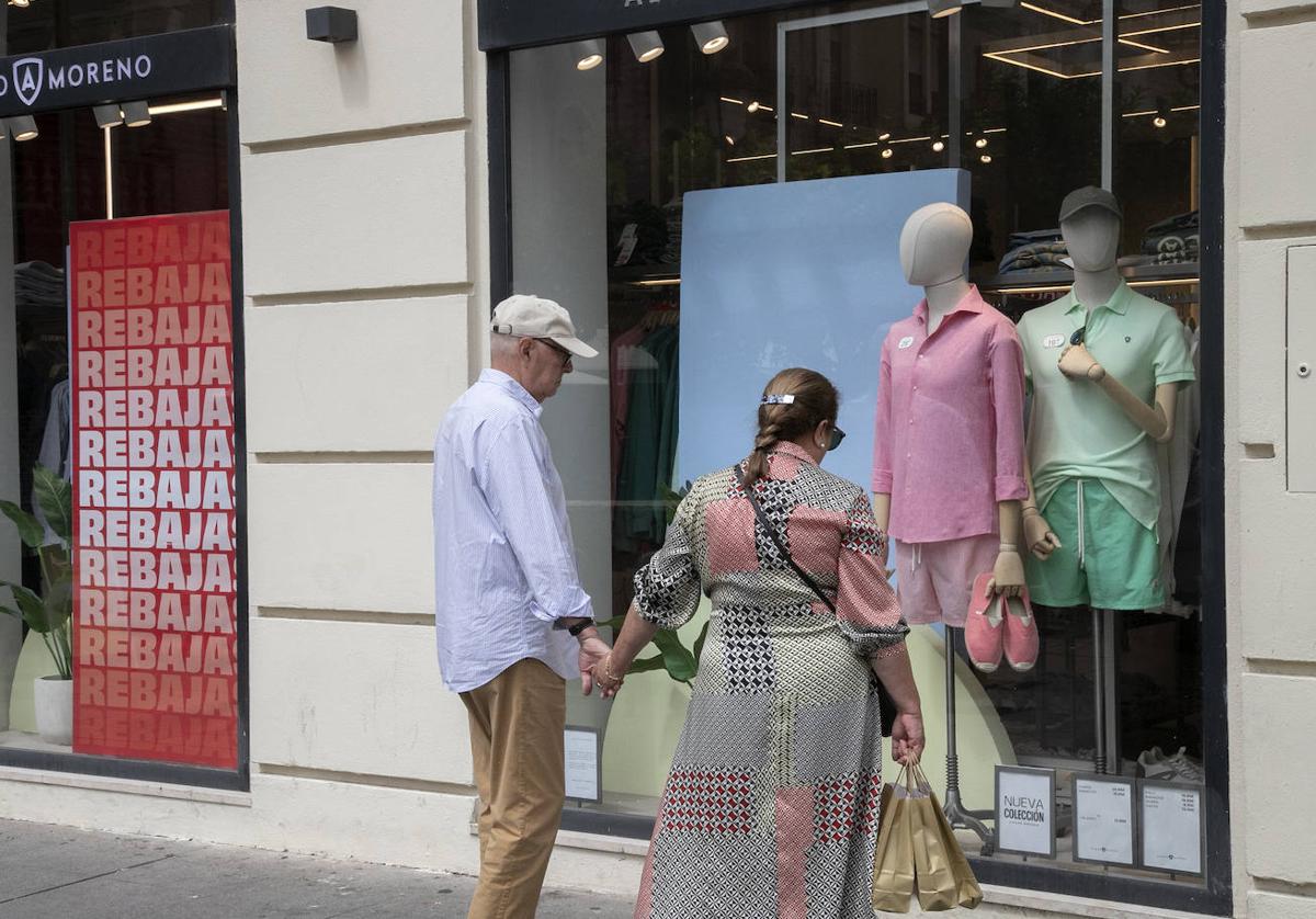 Las descafeinadas rebajas de verano en Córdoba, en imágenes