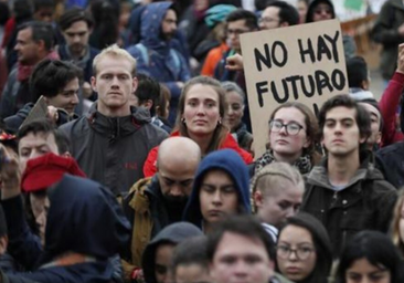Una juventud que ya no confía en la democracia: «Hemos nacido en crisis y vamos a morir en crisis»