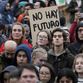 Una juventud que ya no confía en la democracia: «Hemos nacido en crisis y vamos a morir en crisis»