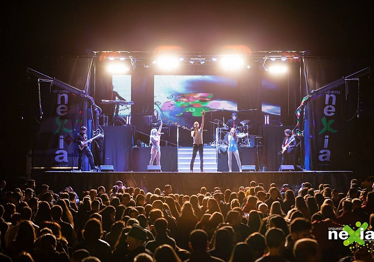 Actuación de Nexia, una de las orquestas contratadas para las Fiestas de Verano de Ávila 2024