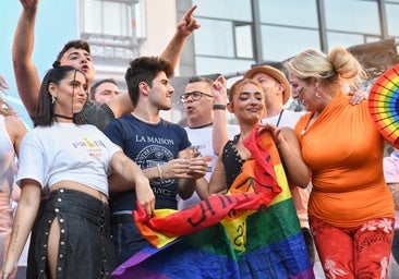 Los 'triunfitos' llevan el fenómeno fan al pregón del Orgullo