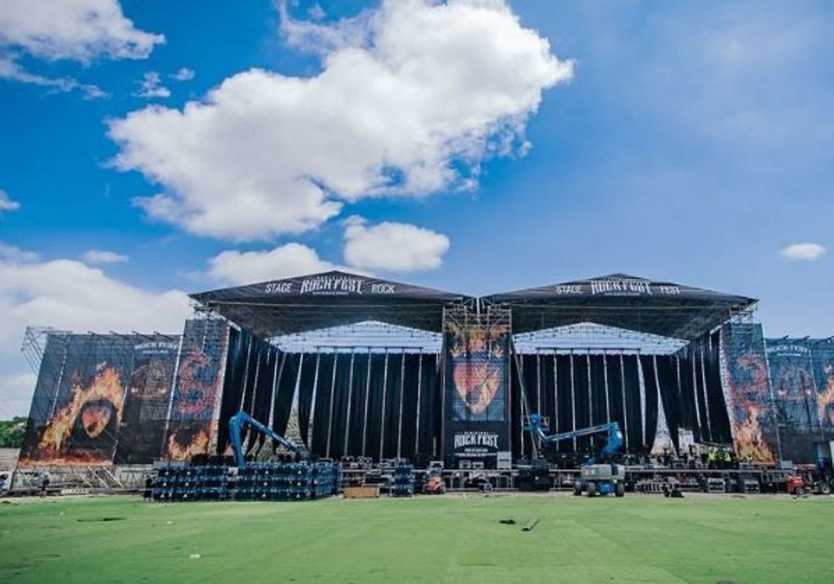 Preparativos en uno de los escenarios del Rock Fest