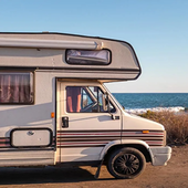 Estas son las playas de Barcelona donde puedes aparcar con tu camper o autocaravana