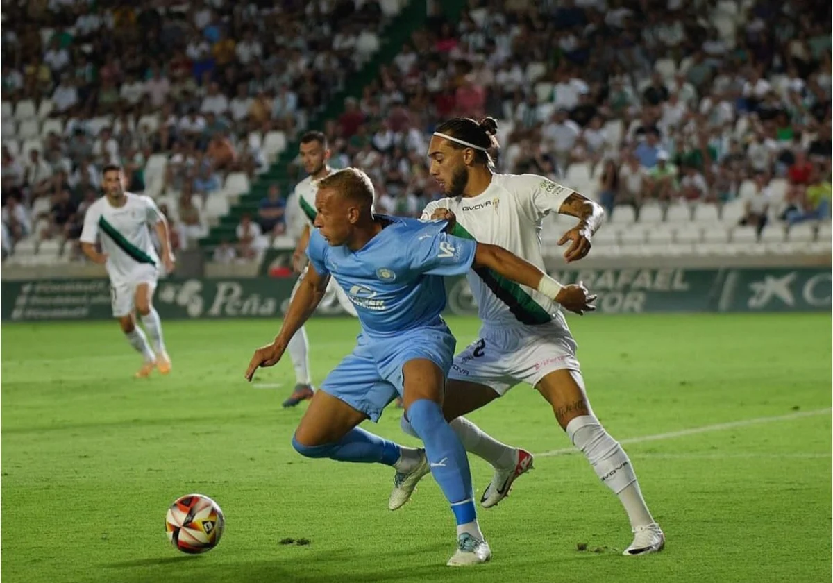 Obolskii nate Gudelj en su partido contra el Córdoba de esta temporada