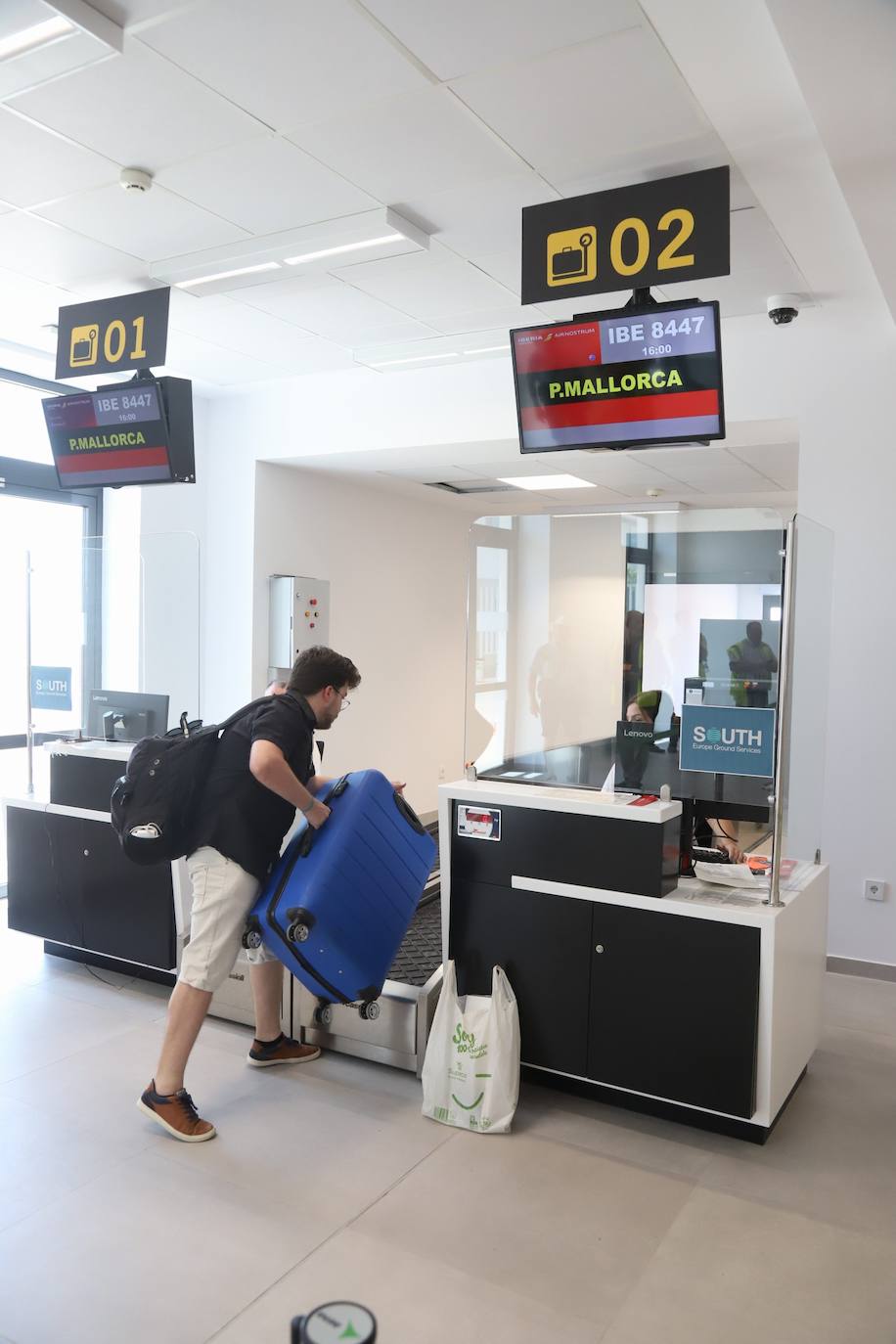 Fotos: la llegada del primer vuelo regular de Palma de Mallorca a Córdoba