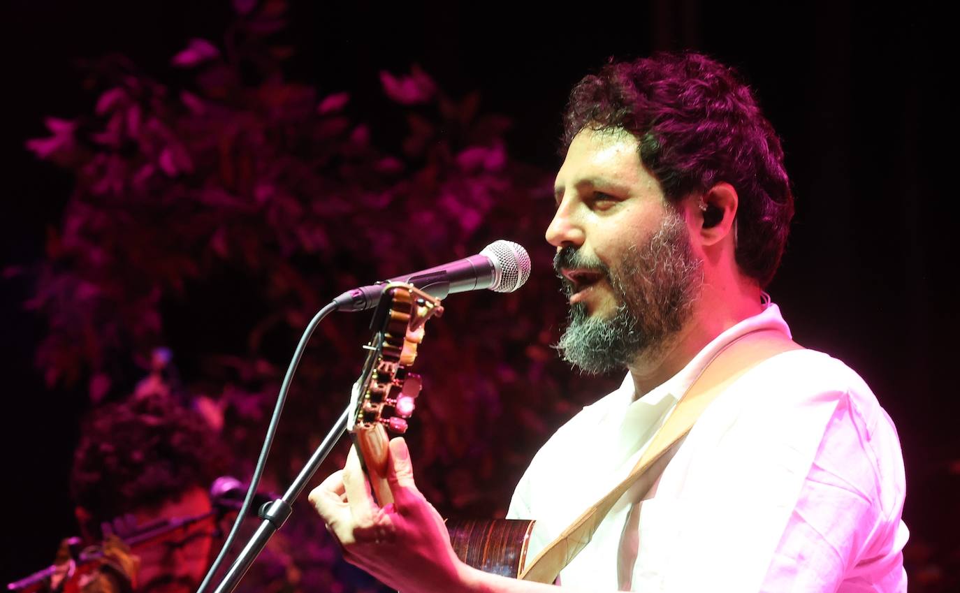Fotos: El Kanka refresca con sus canciones en el Festival de la Guitarra la noche de Córdoba