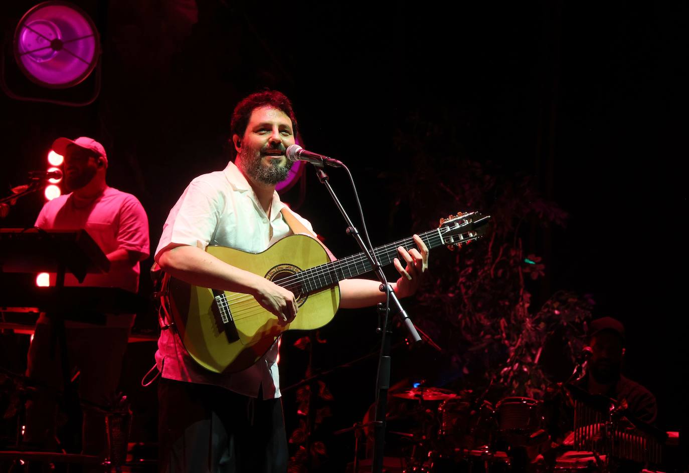 Fotos: El Kanka refresca con sus canciones en el Festival de la Guitarra la noche de Córdoba