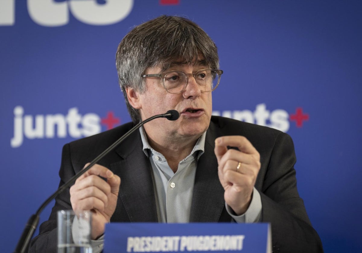 Carles Puigdemont, durante una rueda de prensa en Perpiñán (Francia)