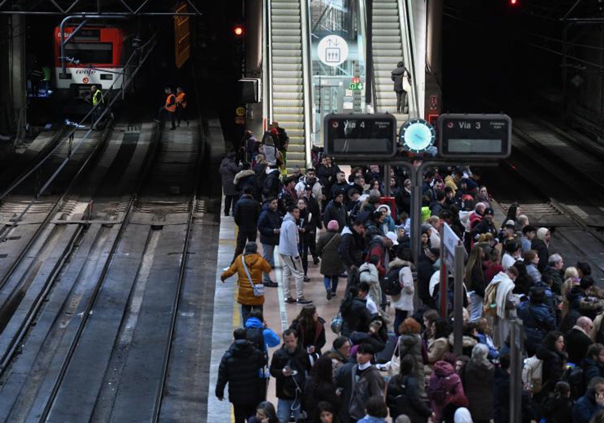 La estación de Atocha, durante una incidencia que paralizó la circulación