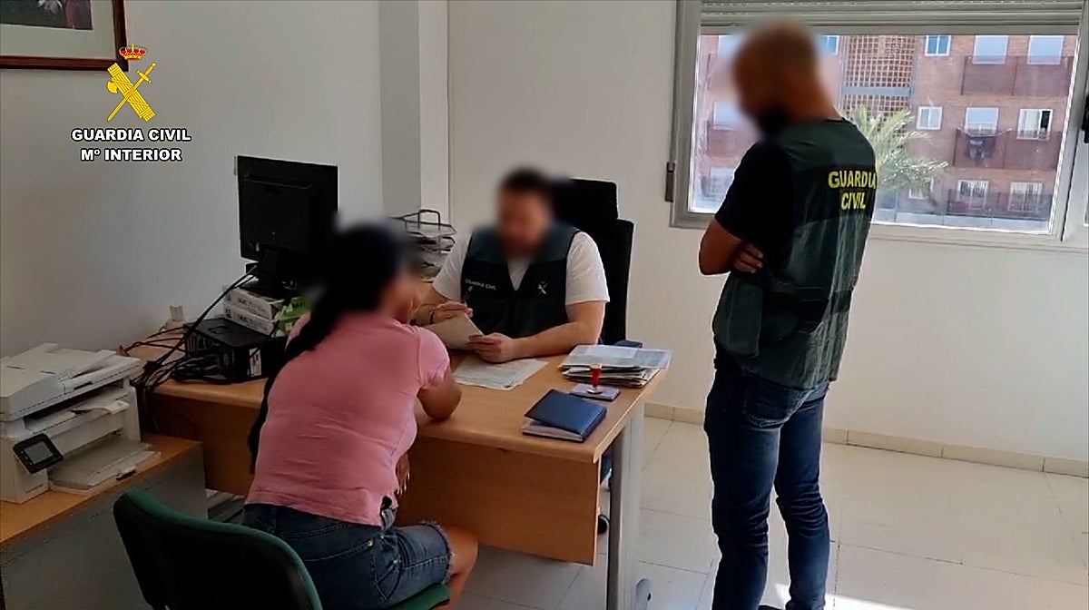 Una mujer estafa durante años a su abuela y su tío en Alicante: se gastó 45.600 euros en ropa y viajes