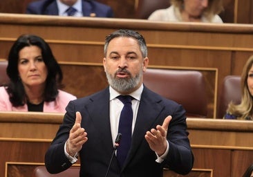 Abascal amenaza al PP con romper los pactos autonómicos si aceptan la distribución de menores inmigrantes