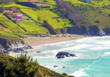 Ni Razo, ni A Frouxeira: esta es la playa de Galicia para iniciarte en el surf este verano