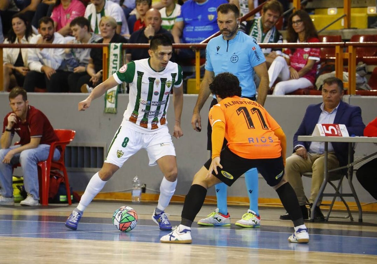 Arnaldo Báez durante un partido con el Córdoba Patrimonio en Vista Alegre