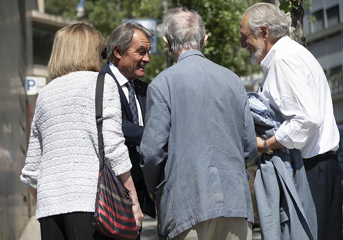 Artur Mas. en la entrada del funeral de Marta Ferrusola