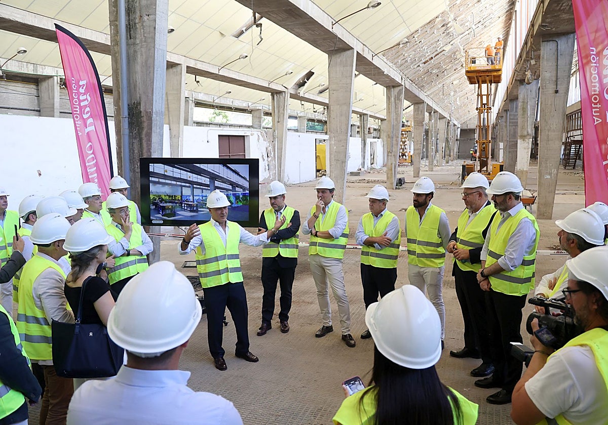 Marco Antonio Franco explica los detalles de la obra en la visita