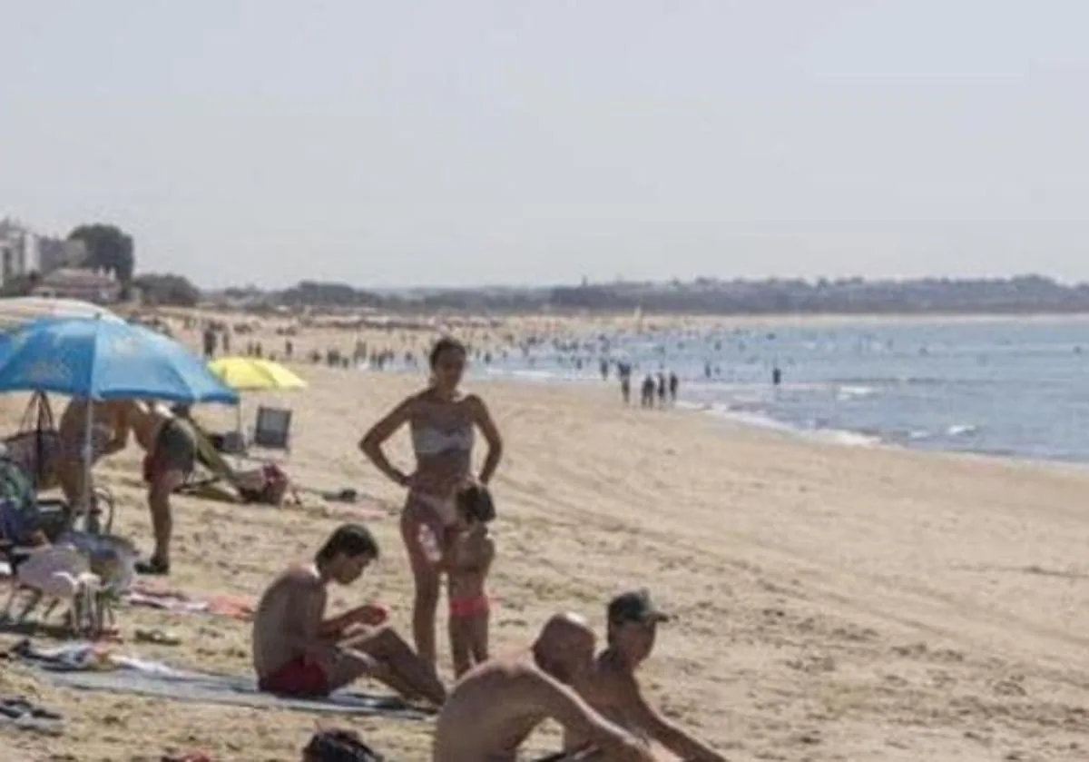 Detenido por mostrar sus partes íntimas ante menores con «claras  intenciones de índole sexual» en una playa de Isla Cristina