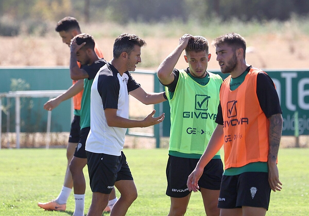 La plantilla del Córdoba durante un entrenamiento esta temporada
