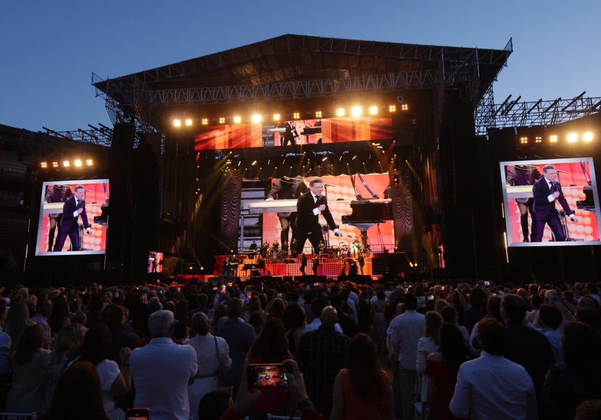 Luis Miguel en su concierto en la plaza de toros de Córdoba