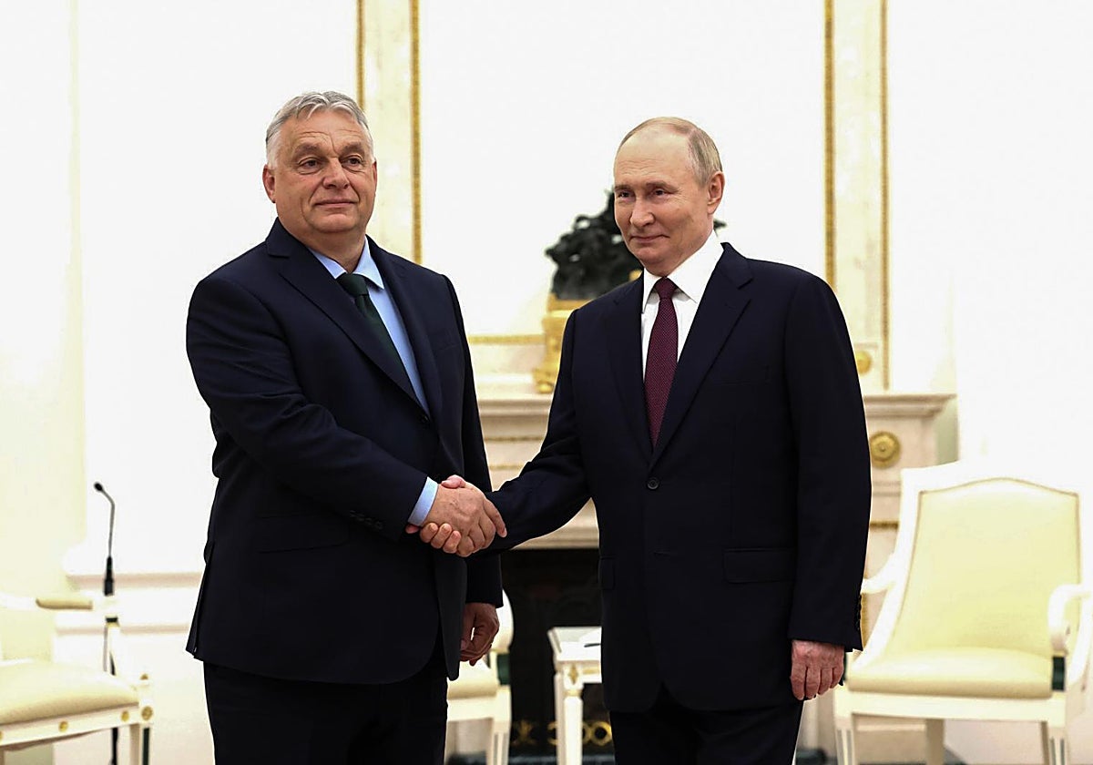 El presidente de Hungría, Viktor Orbán, junto al presidente de Rusia, Vladimir Putin, durante su última reunión