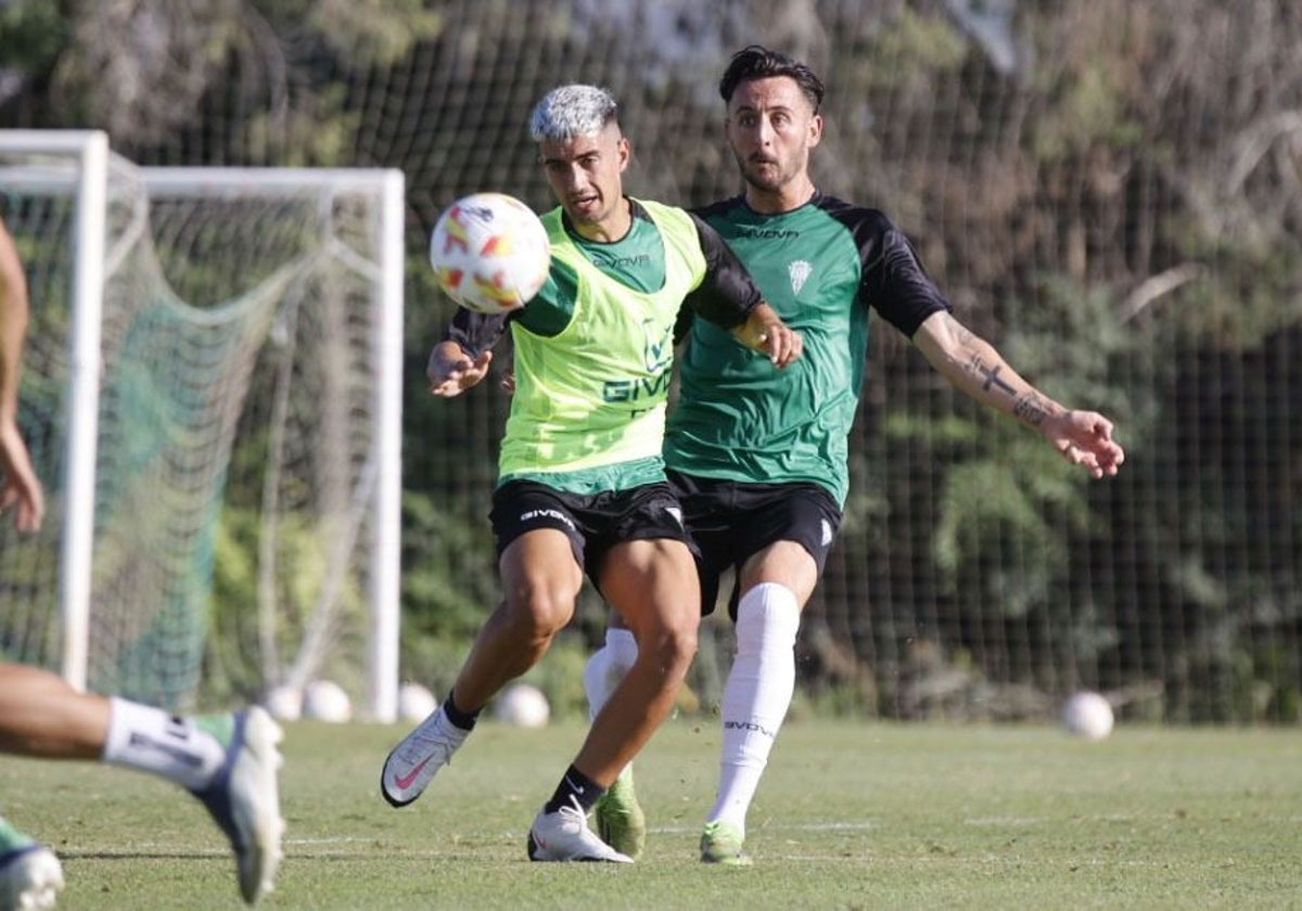 Calderón y Adri Castellano, los dos laterales zurdos, en la pretemporada del verano pasado