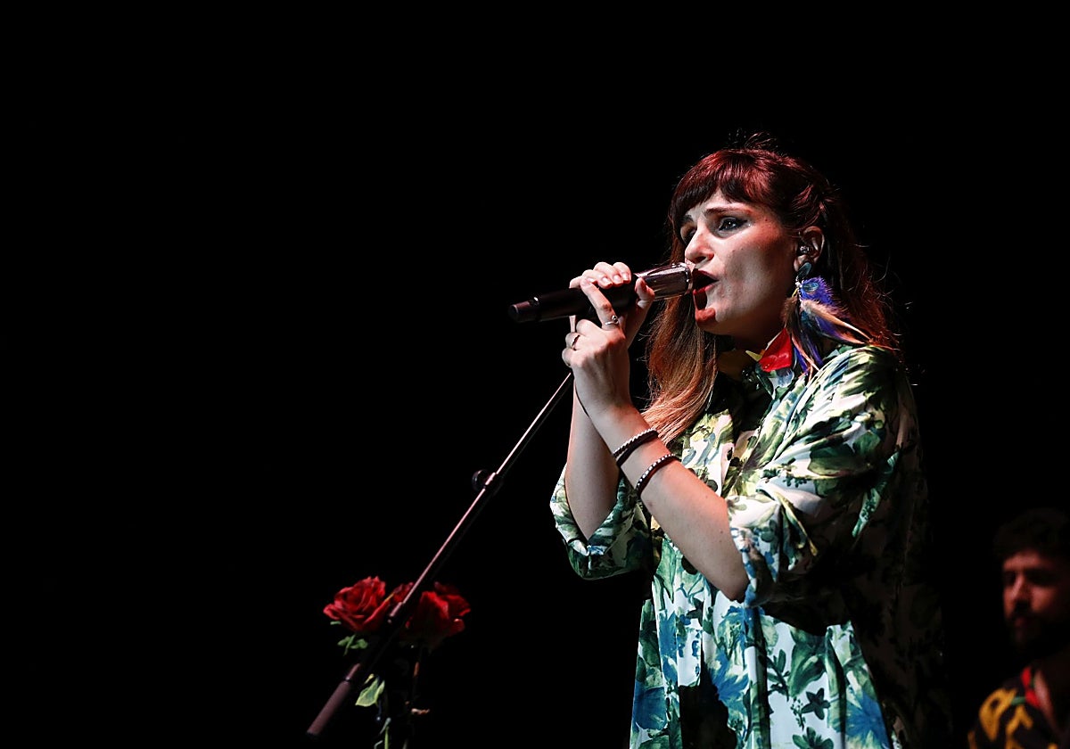 La cantante Rozalén, durante un concierto
