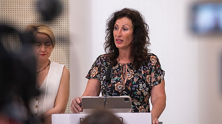 La alcaldesa de Almería, María Vázquez, durante la presentación del proyecto del Paseo de la ciudad