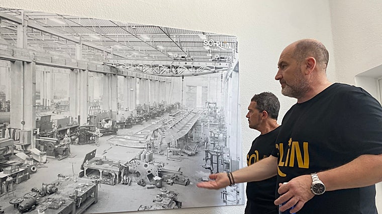 Fotografías de la antigua fábrica decoran las paredes de Sohrlin