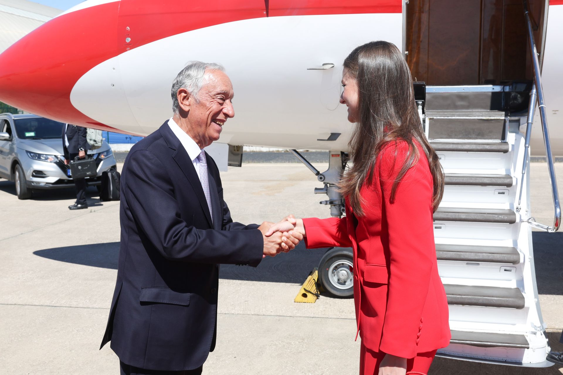 El presidente de la República Portuguesa, Marcelo Rebelo de Sousa, despide a la Princesa Leonor tras su visita al país.