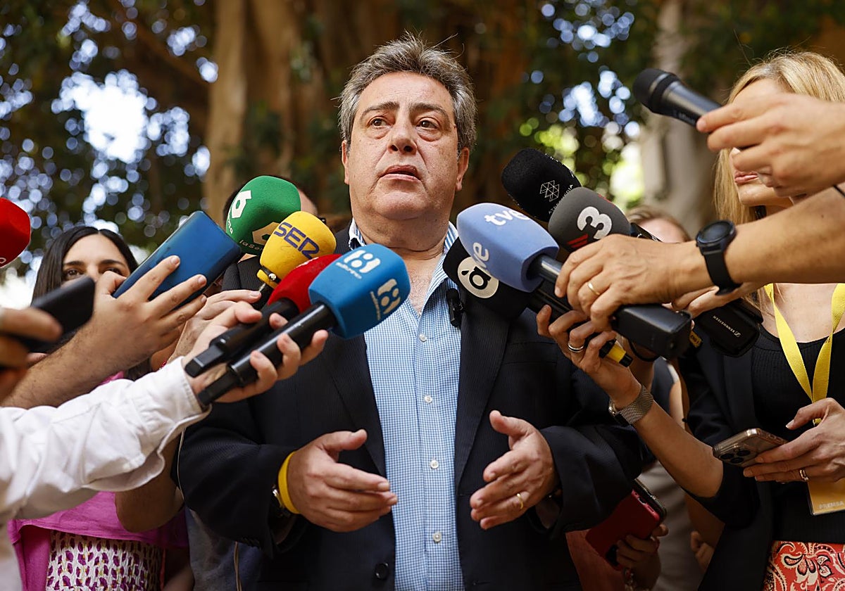 Imagen del síndic de Vox en las Cortes Valencianas, José Mª Llanos