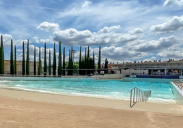 Este pueblo de Madrid tiene la única piscina municipal de España con olas: dónde está, horario y precio de las entradas