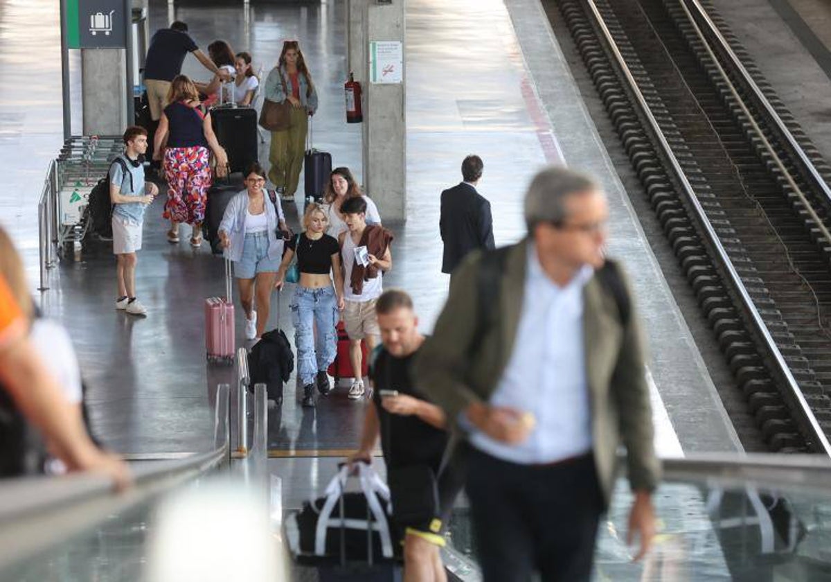 Usuarios del Avant en la estación de Córdoba