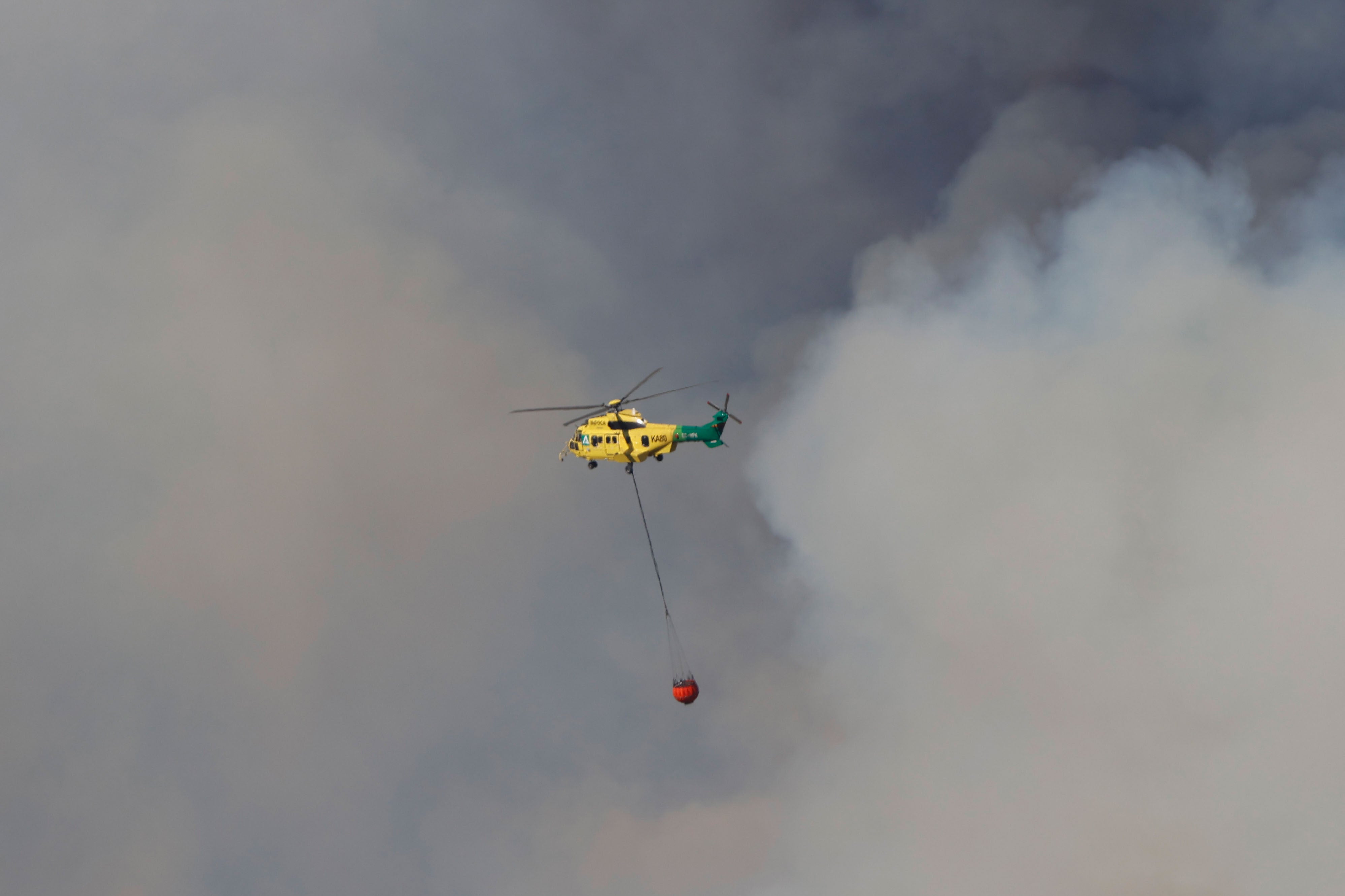 La lucha del operativo del Infoca con el complejo incendio de Obejo, en imágenes