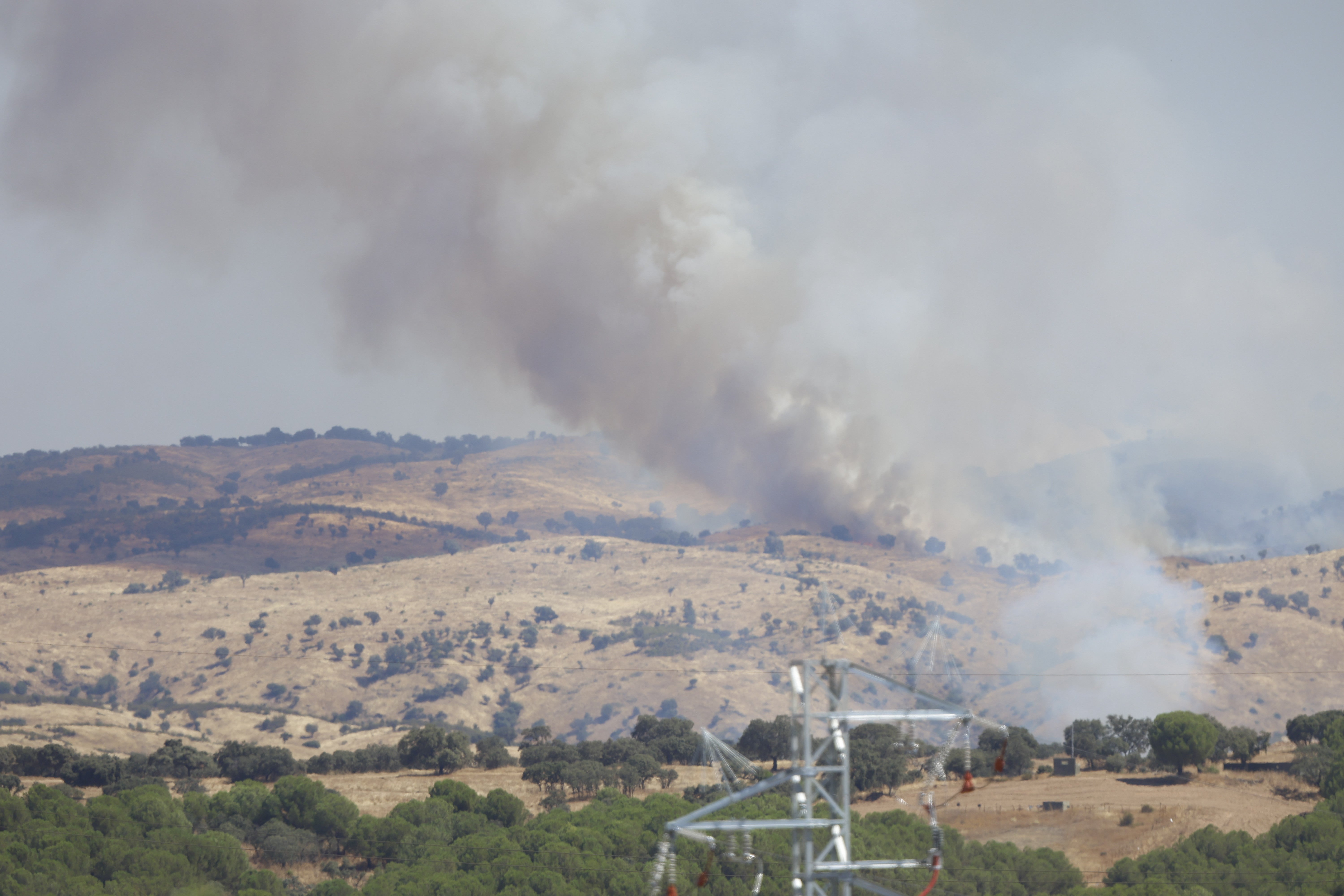 La lucha del operativo del Infoca con el complejo incendio de Obejo, en imágenes