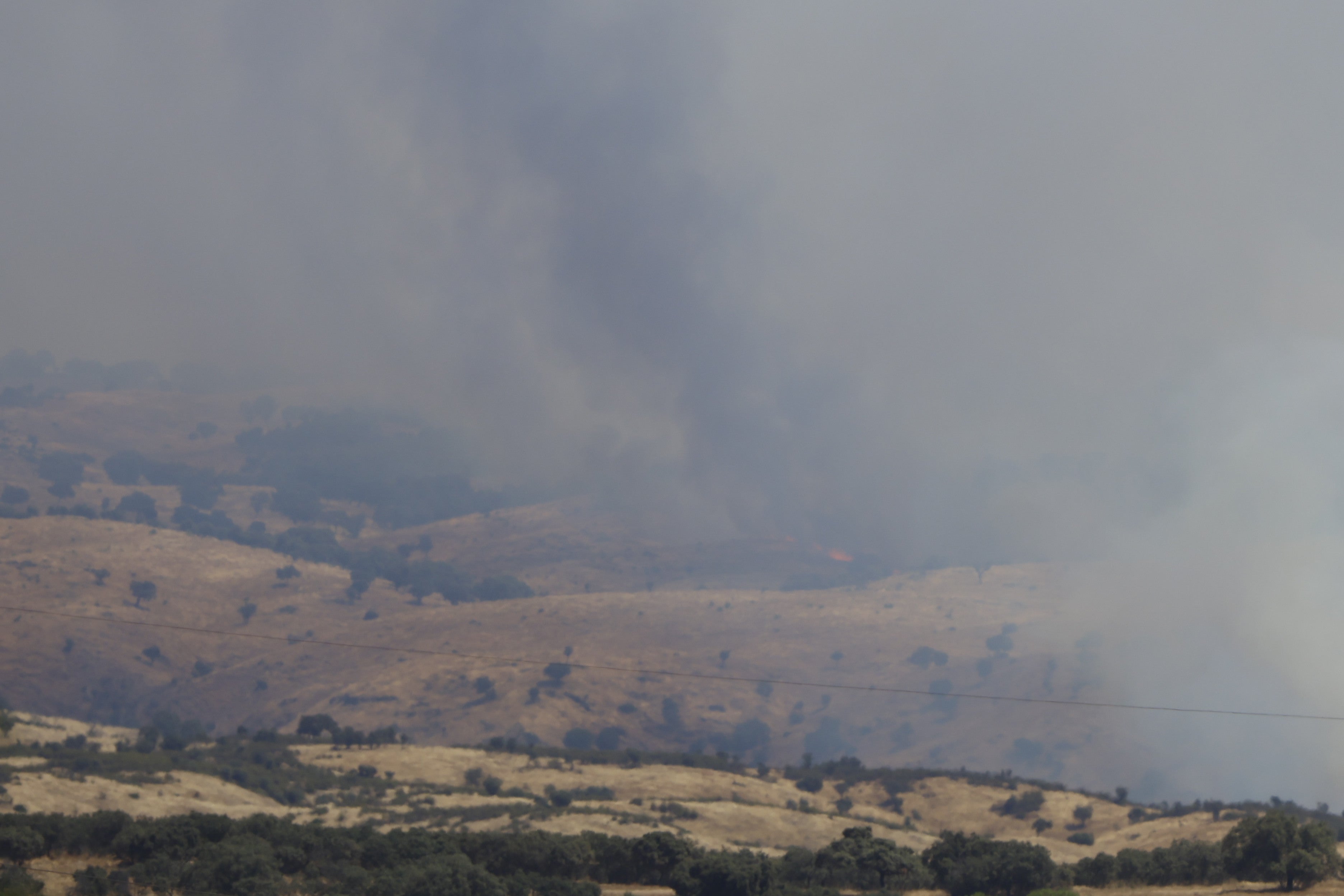 La lucha del operativo del Infoca con el complejo incendio de Obejo, en imágenes