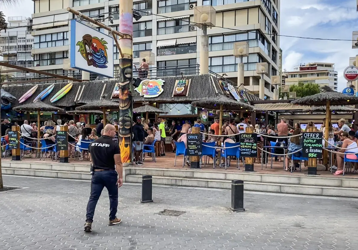 Prohibida la cerveza en vidrio en Benidorm durante la final de la Eurocopa  entre España e Inglaterra