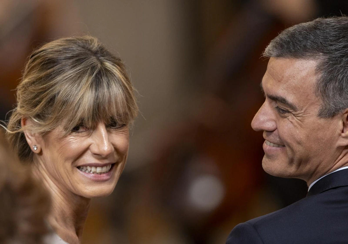 El presidente del Gobierno, Pedro Sánchez, junto a su esposa Begoña Gómez