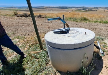Intervienen tres pozos ilegales y una balsa no autorizados para regar una finca de olivar en la campiña cordobesa