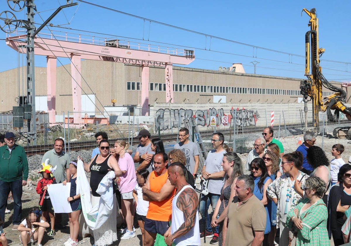 Protesta contra el anuncio de la empresa de realizar trabajos nocturnos en Palencia