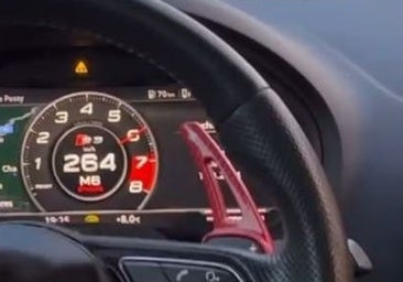 Un joven sin carnet coge el coche de alta gama a su padre y circula a 264 kilómetros por hora mientras se graba para subirlo a redes