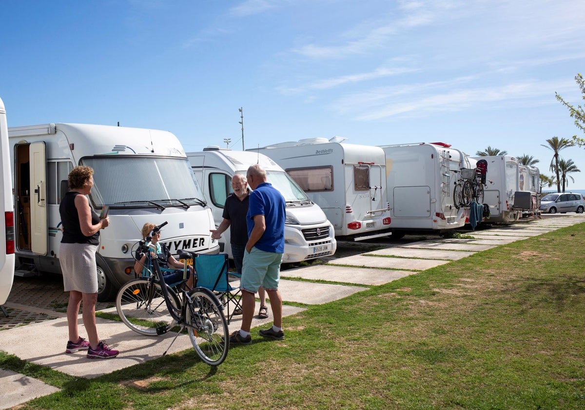 Imagen de archivo de una zona de estancia de autocaravanas