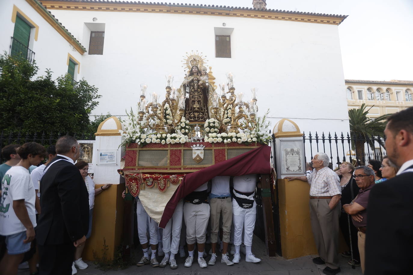 La elegante procesión del Carmen de Puerta Nueva en Córdoba, en imágenes