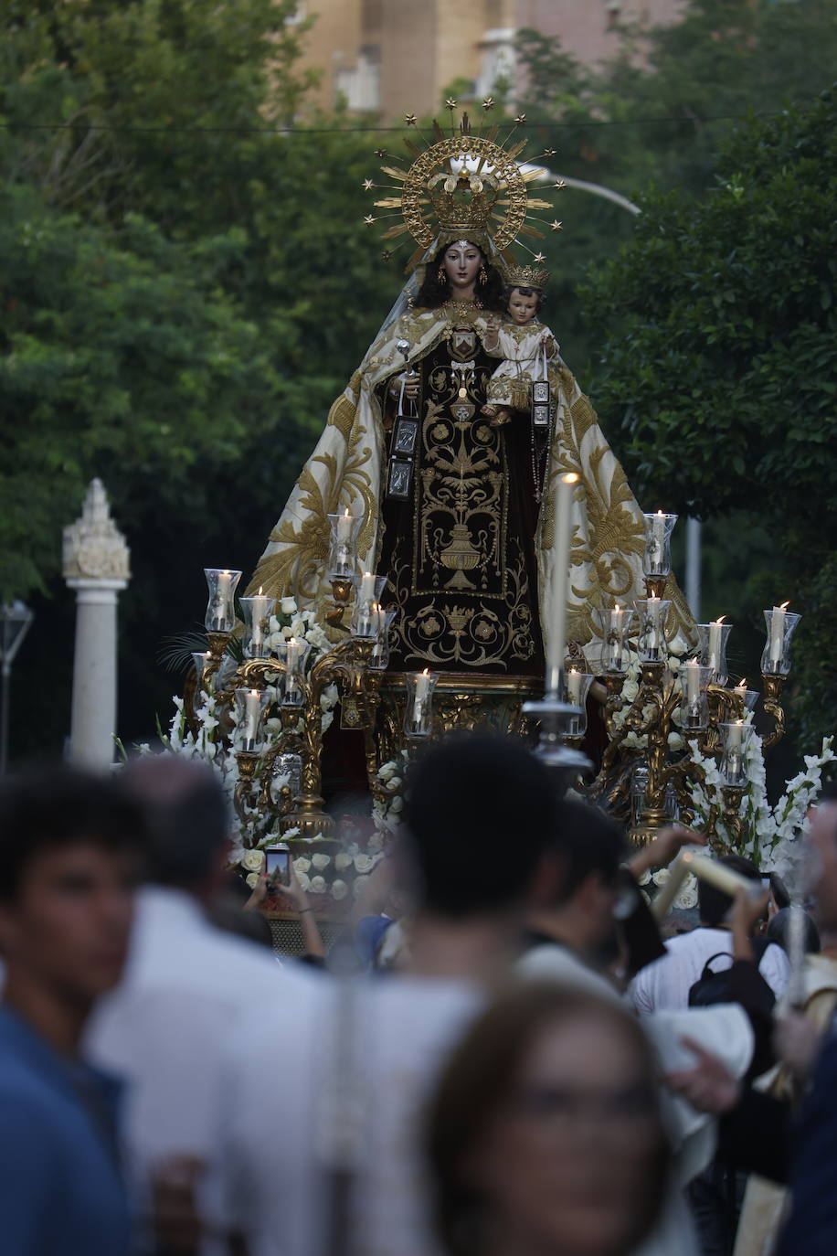 La elegante procesión del Carmen de Puerta Nueva en Córdoba, en imágenes