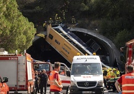 Cuatro heridos en el accidente de bus de Pineda (Barcelona) siguen en estado grave