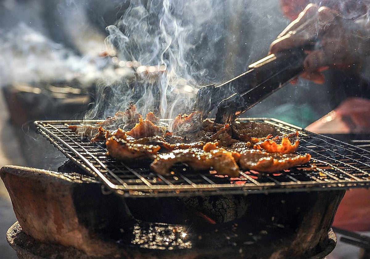 Imagen de una barbacoa de archivo