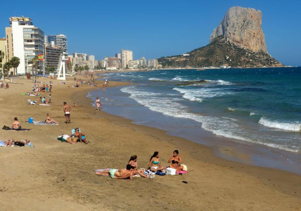 Imagen de archivo de una playa de Calpe (Alicante)