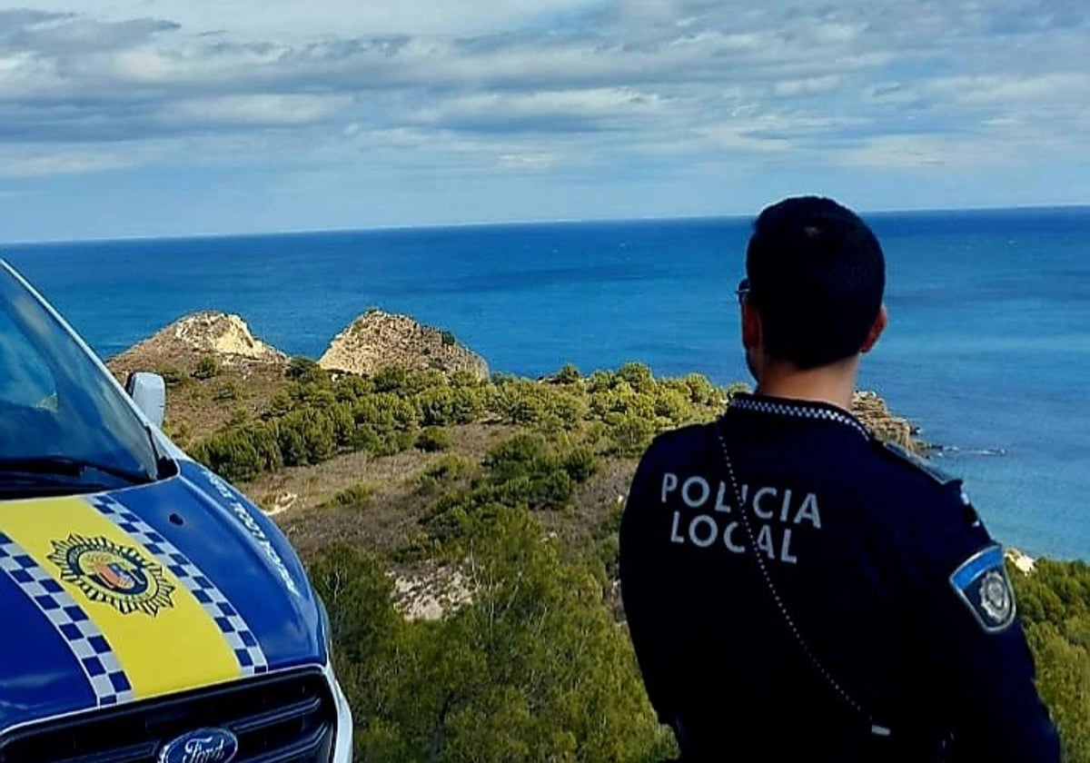 Imagen de archivo de un agente de la Policía Local de Jávea