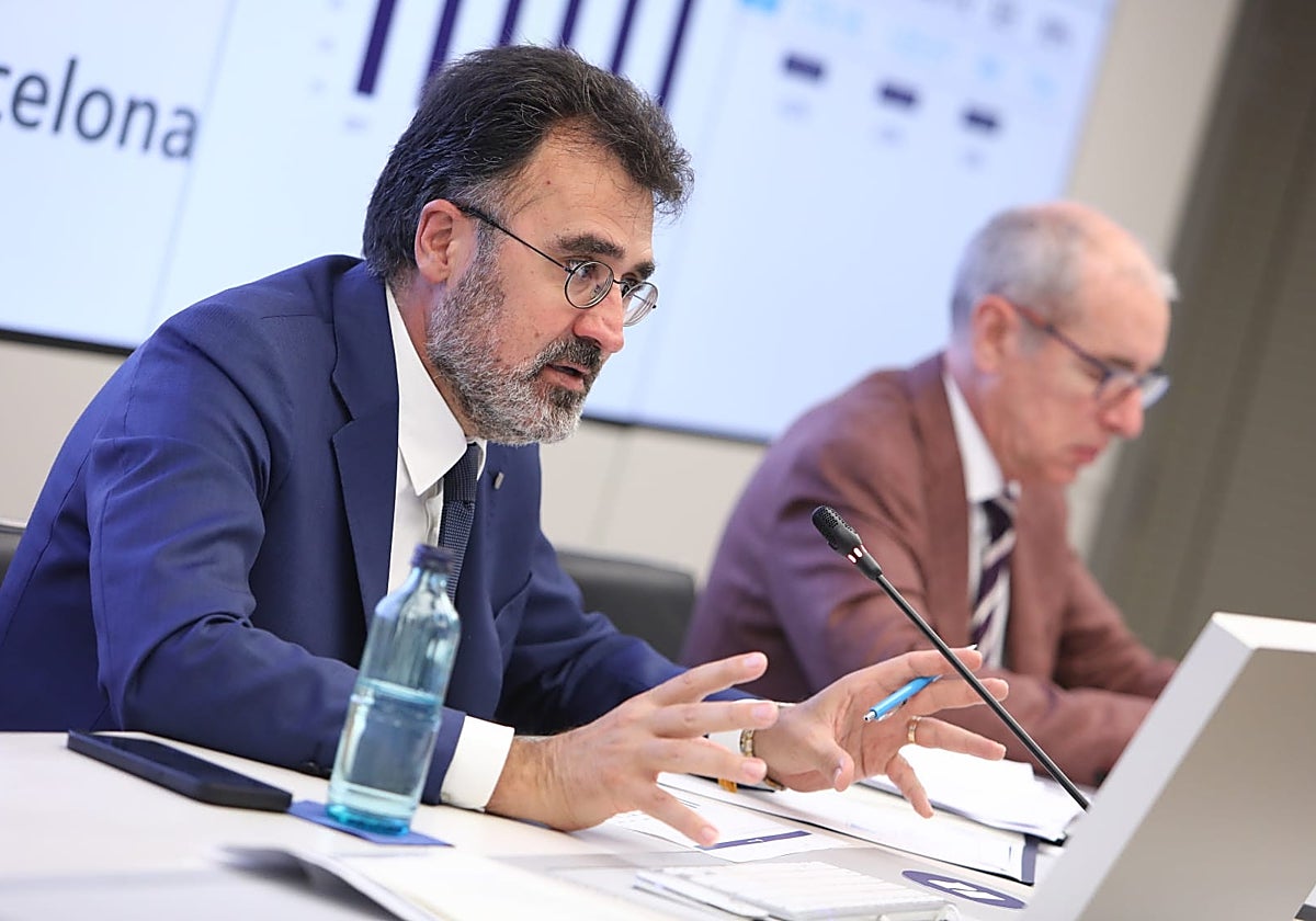 El presidente del Port de Barcelona, Lluís Salvadó, y el director general, José Alberto Carbonell, durante la presentación de los resultados del primer semestre de 2024
