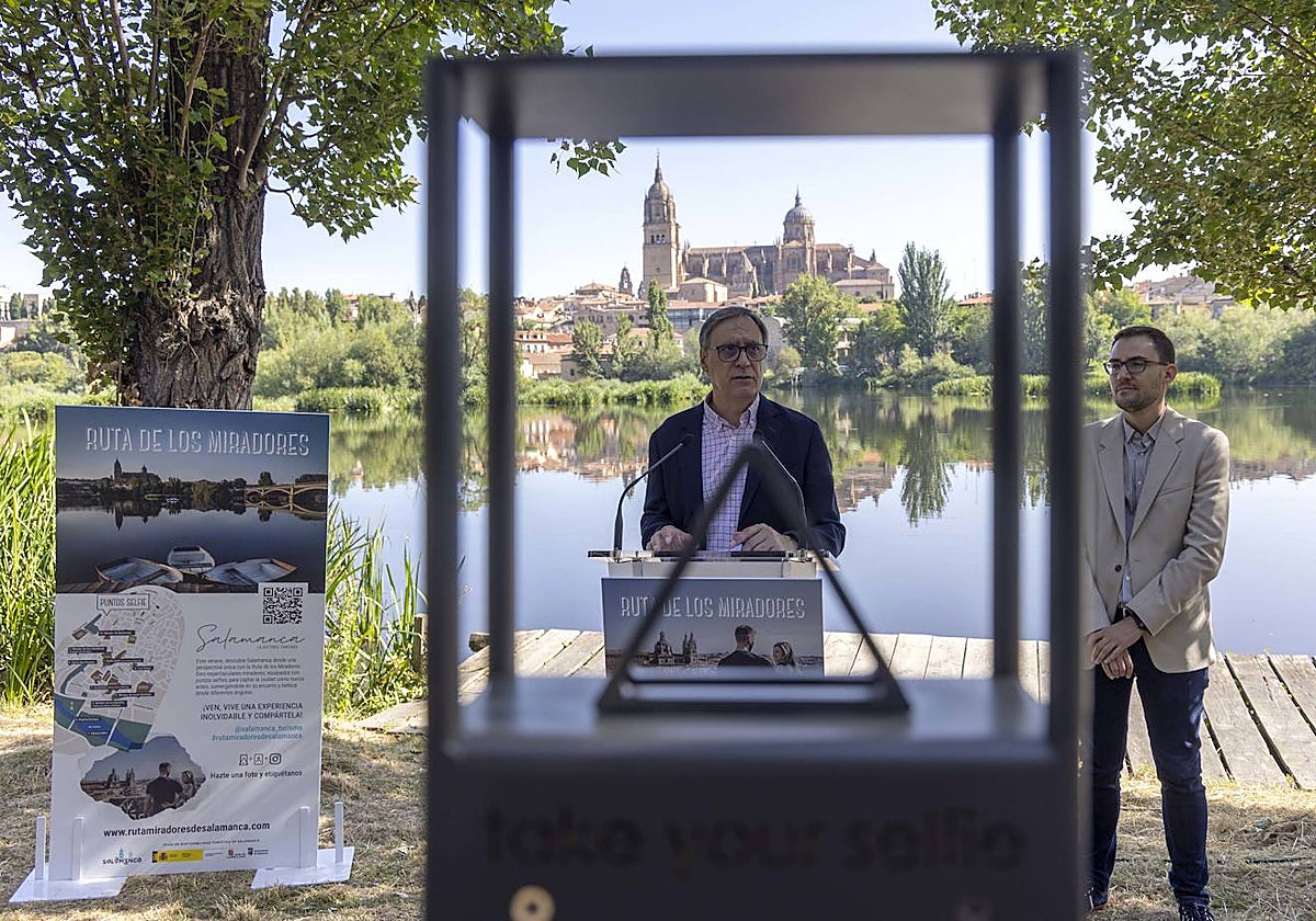 El alcalde de Salamanca y el concejal de cultura y turismo presentan la Ruta de los Miradores