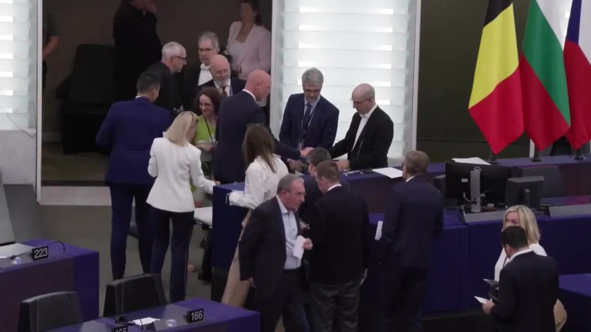 Los grupos europarlamentarios votan para aprobar o no a Ursula von der Leyen para un nuevo mandato de cinco año