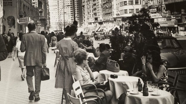 Imagen antes - Terrazas en septiembre de 1963 y Gran Vía en la actualidad